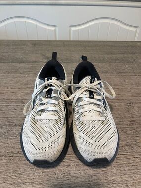 Brooks Revel 6 120386-1B-121 Womens White Black Low Top Running Shoes Size 8